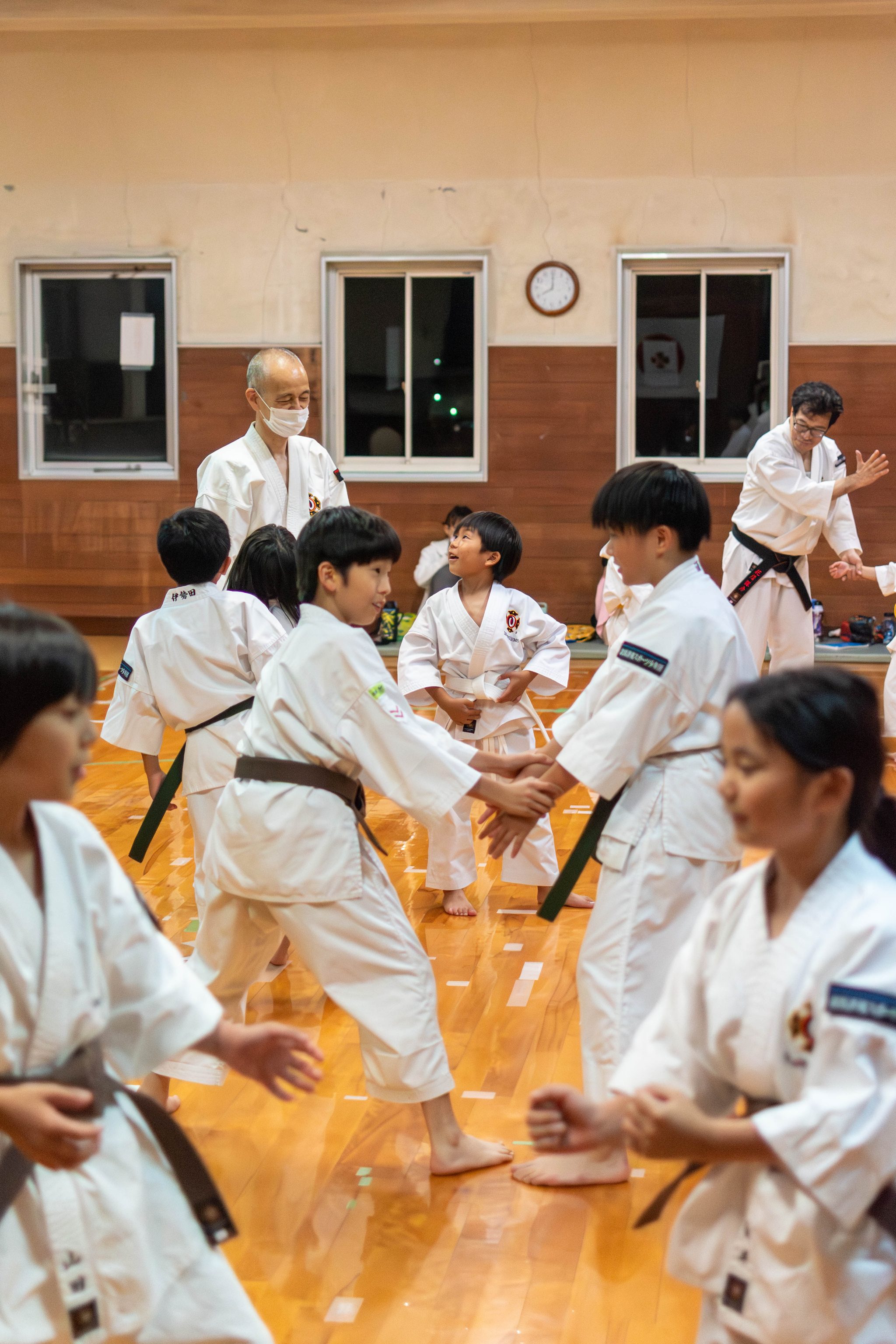 少林寺拳法を修練する子どもたちの様子